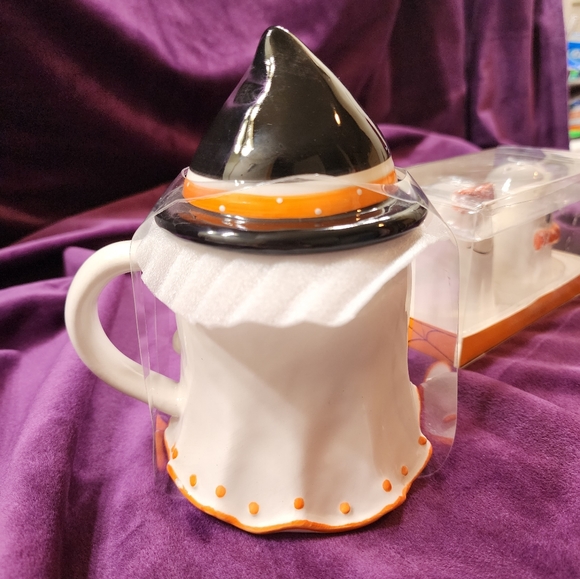Ghost Mug with Witch Hat and matching Ghost Salt and Pepper Shakers - Picture 5 of 7